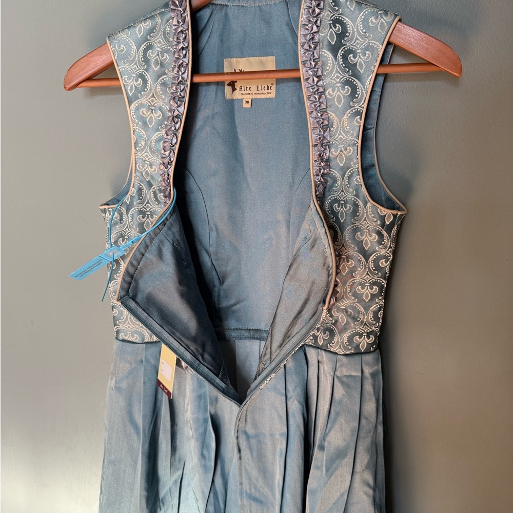 NWT Alte Liebe Oktoberfest Bavarian Dirndl Dress German Silver Blue Size 8 - Picture 8 of 16